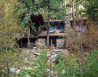Hide Away in an Oak Creek Cabin